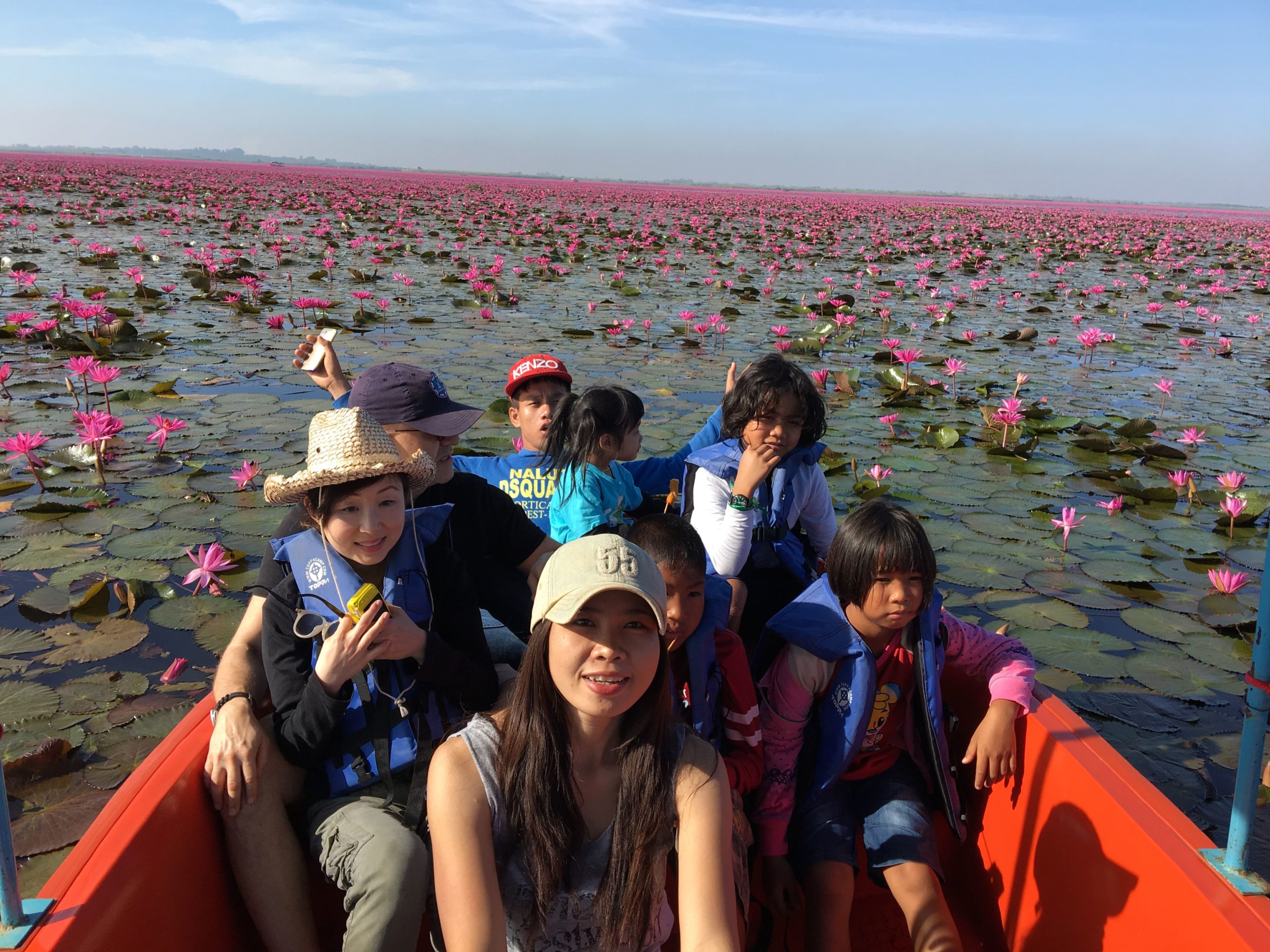 family-volunteer-boat-trip-min