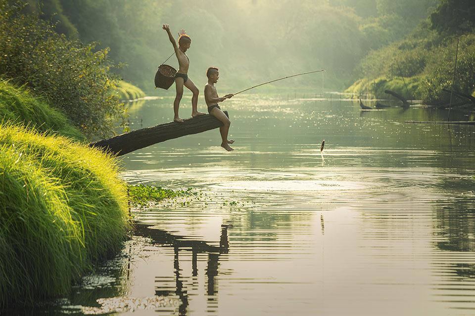 cambodian-village-kids-fishing
