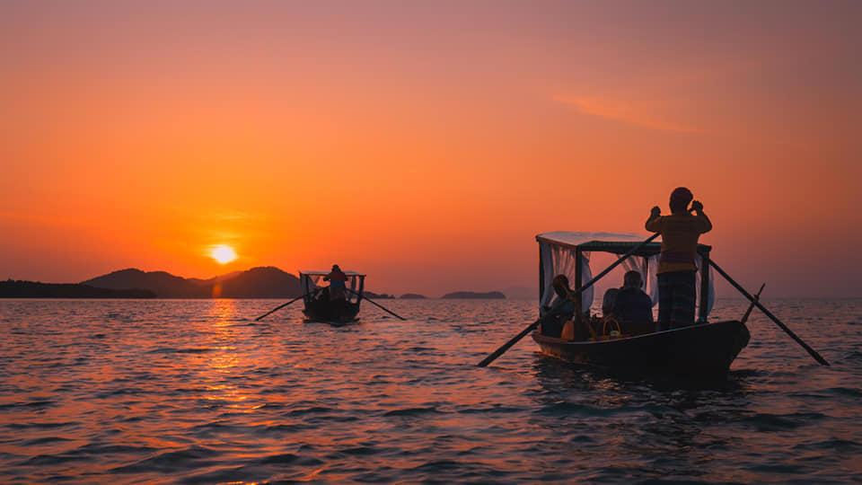boat-sunset-trip